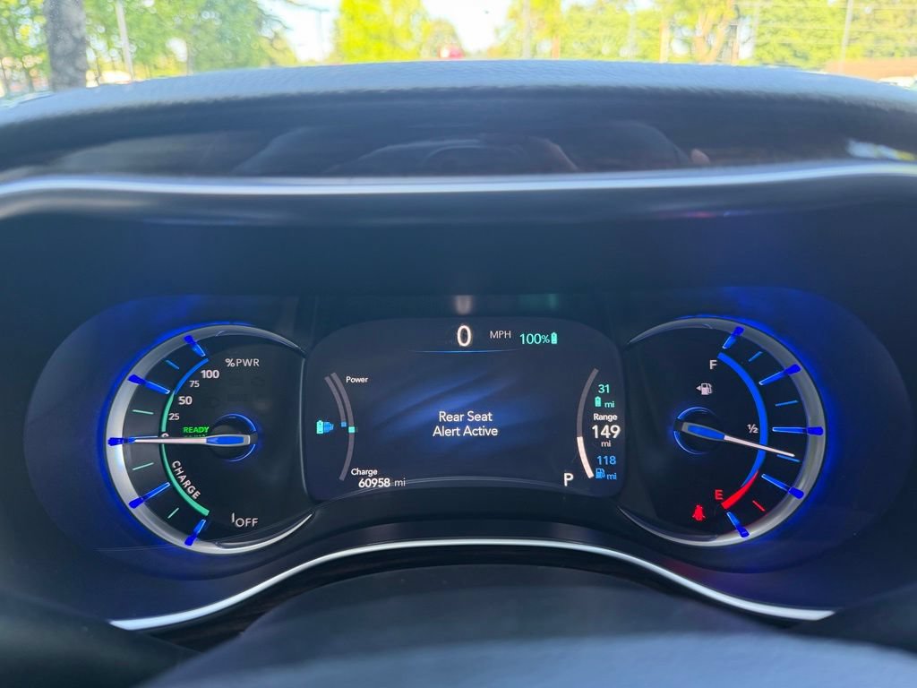 Used 2023 Chrysler Pacifica Limited FWD image 15