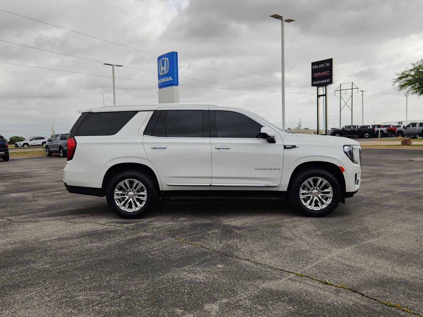 Used 2024 GMC Yukon SLT image 7