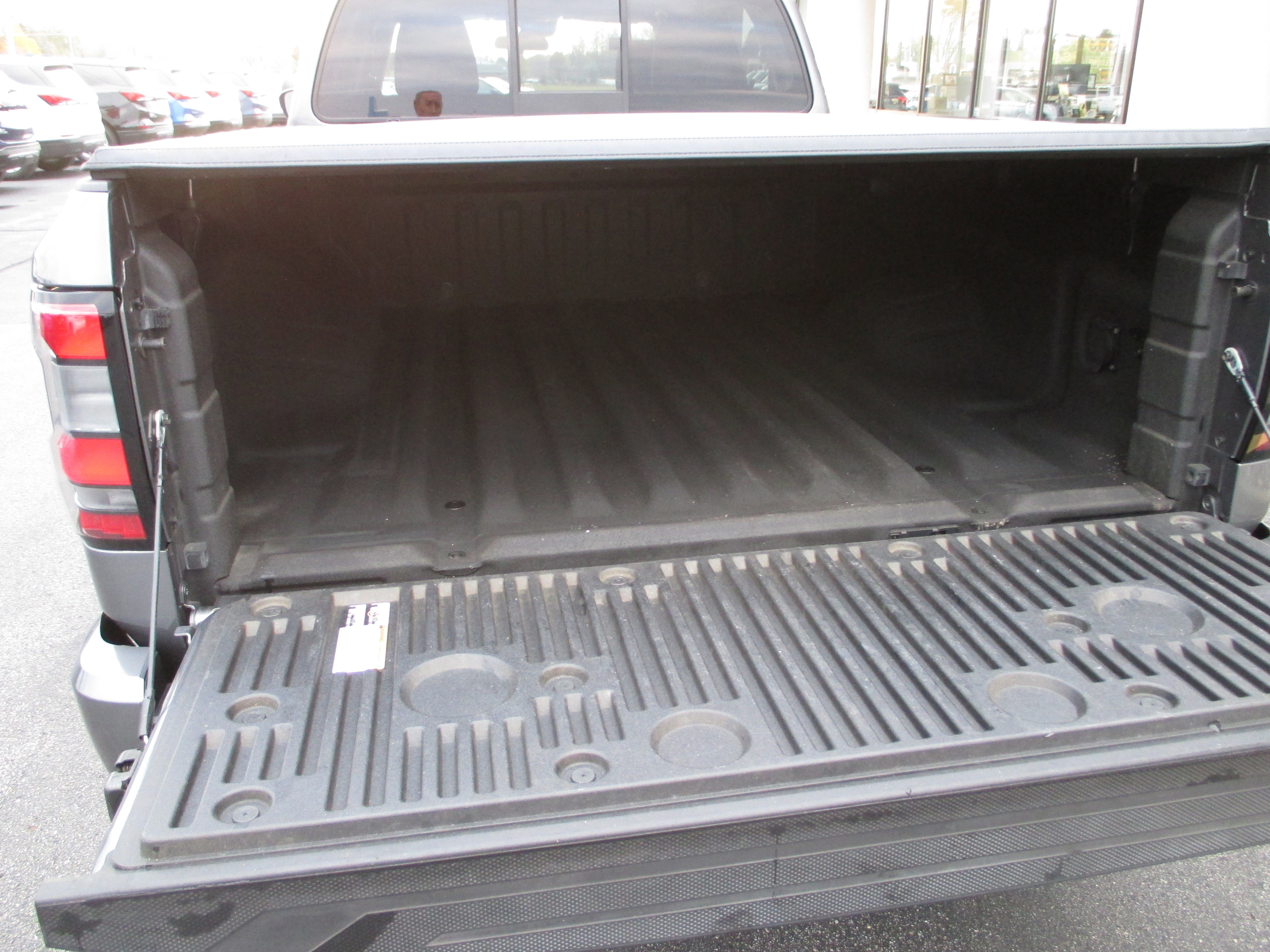 Used 2022 Nissan Frontier SV w/ Technology Package image 10