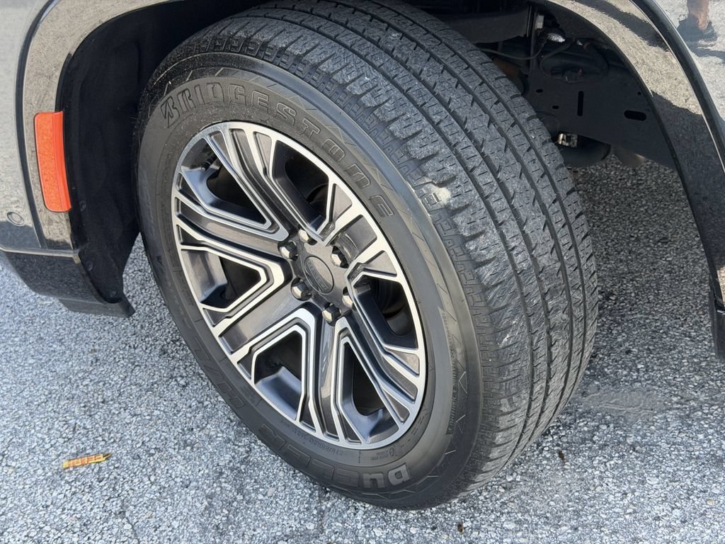 Used 2024 Jeep Wagoneer L 2WD w/ Premium Group I image 35