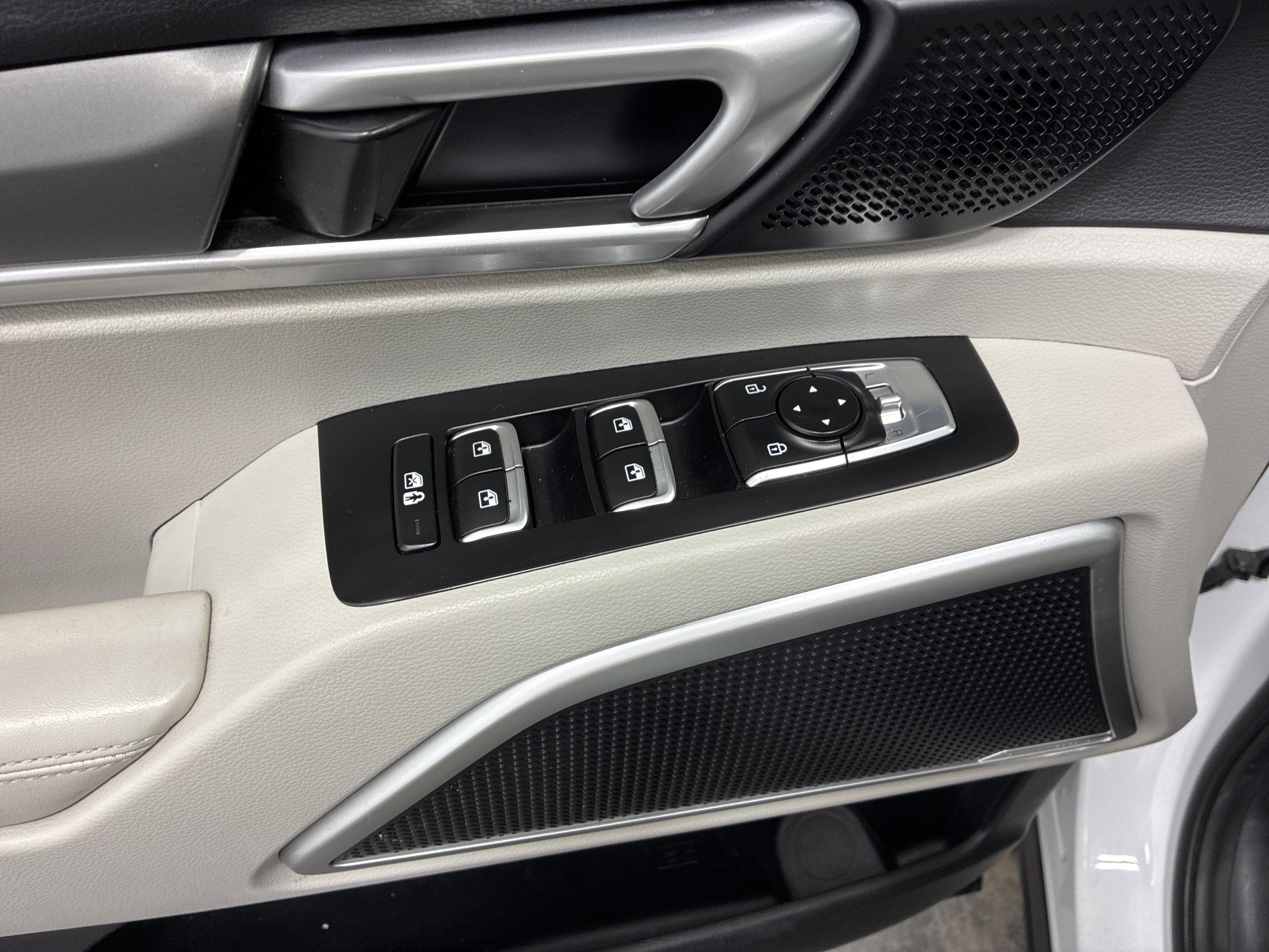 Used 2020 Kia Telluride S AWD/4WD image 17