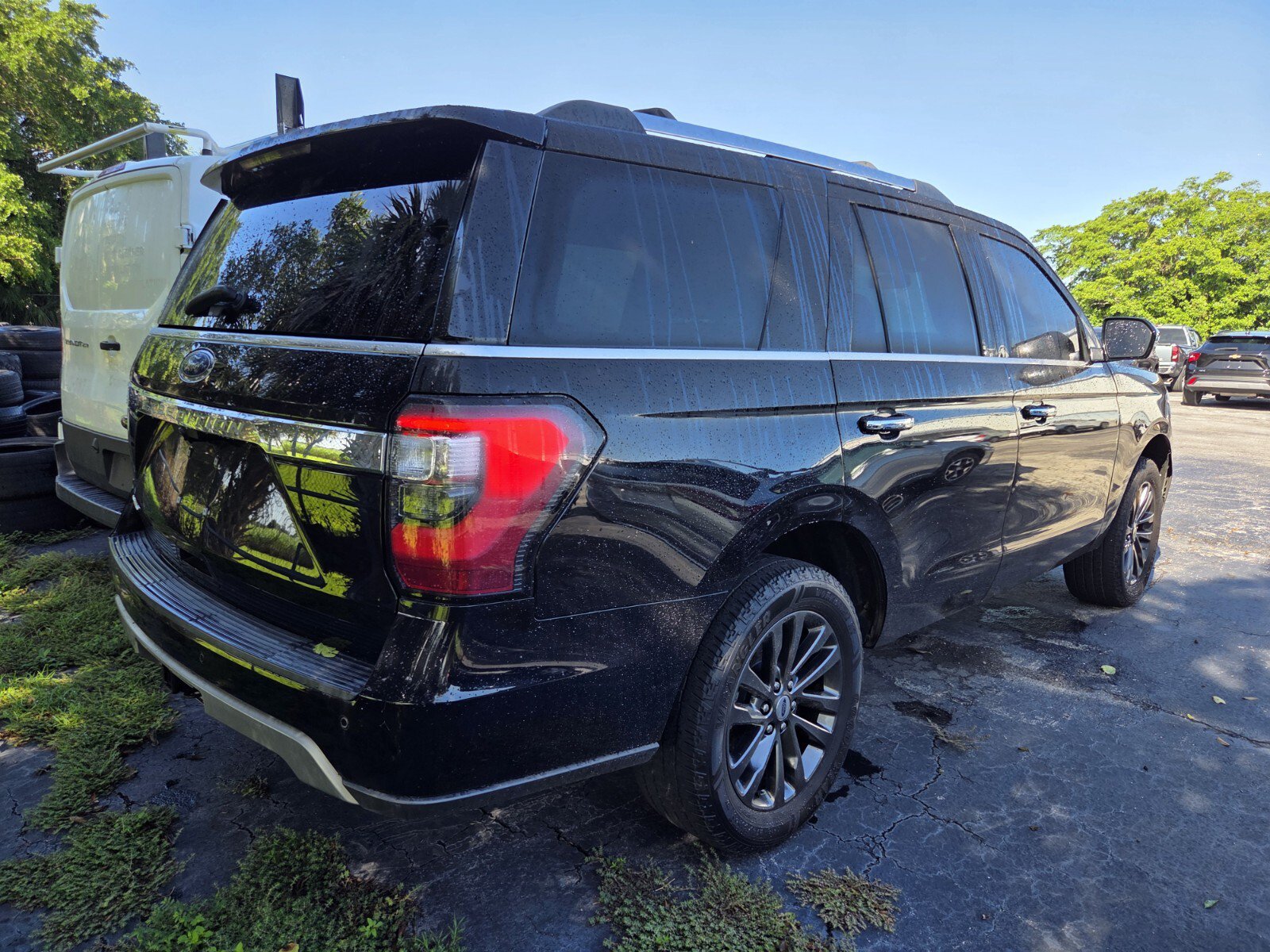 Used 2021 Ford Expedition Limited w/ Cargo Package RWD image 3