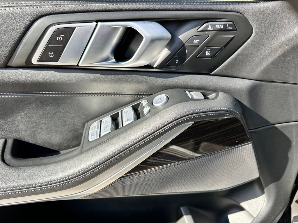 Used 2025 BMW X7 xDrive40i w/ Premium Package image 19