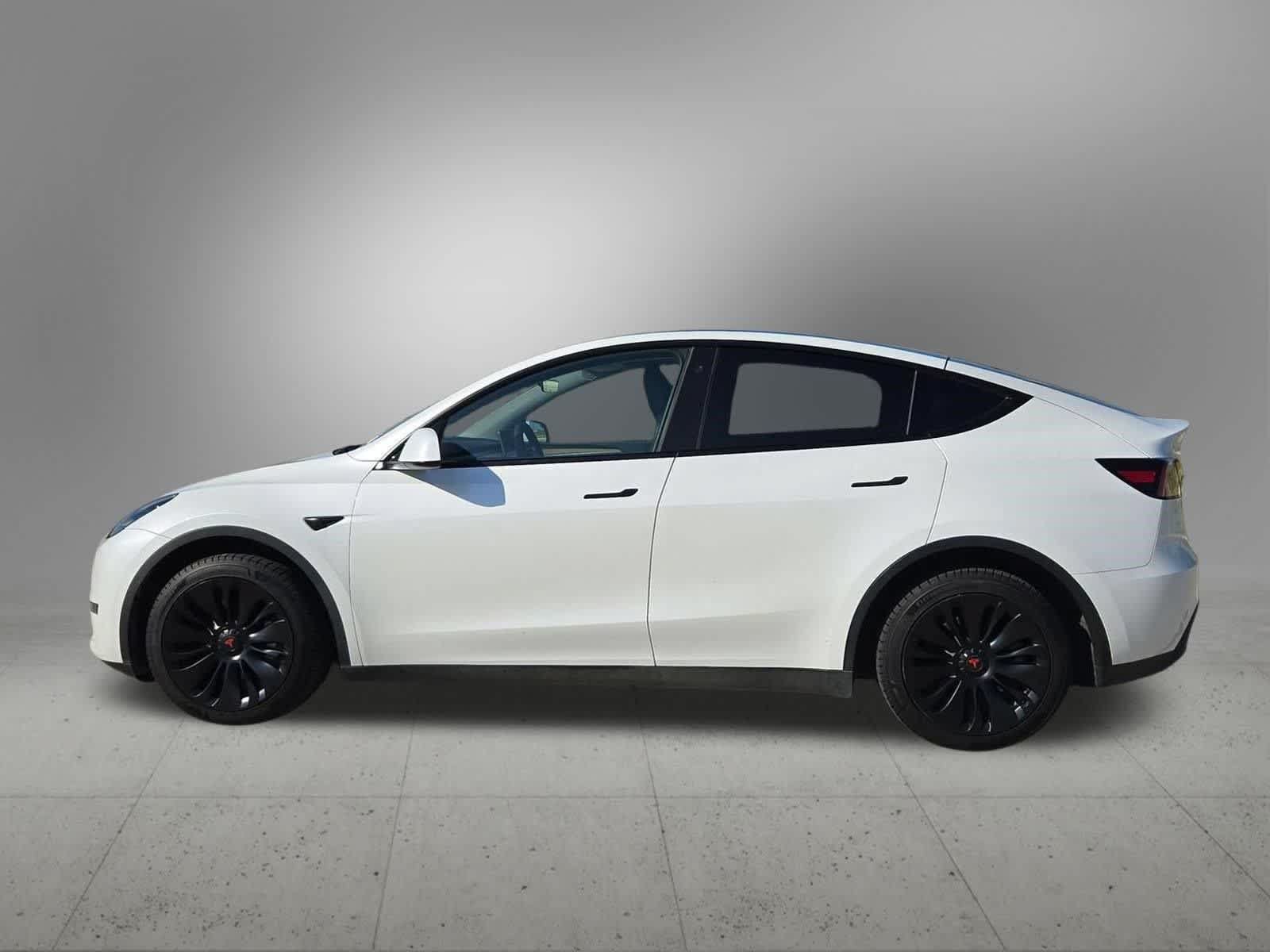 Used 2023 Tesla Model Y AWD image 3