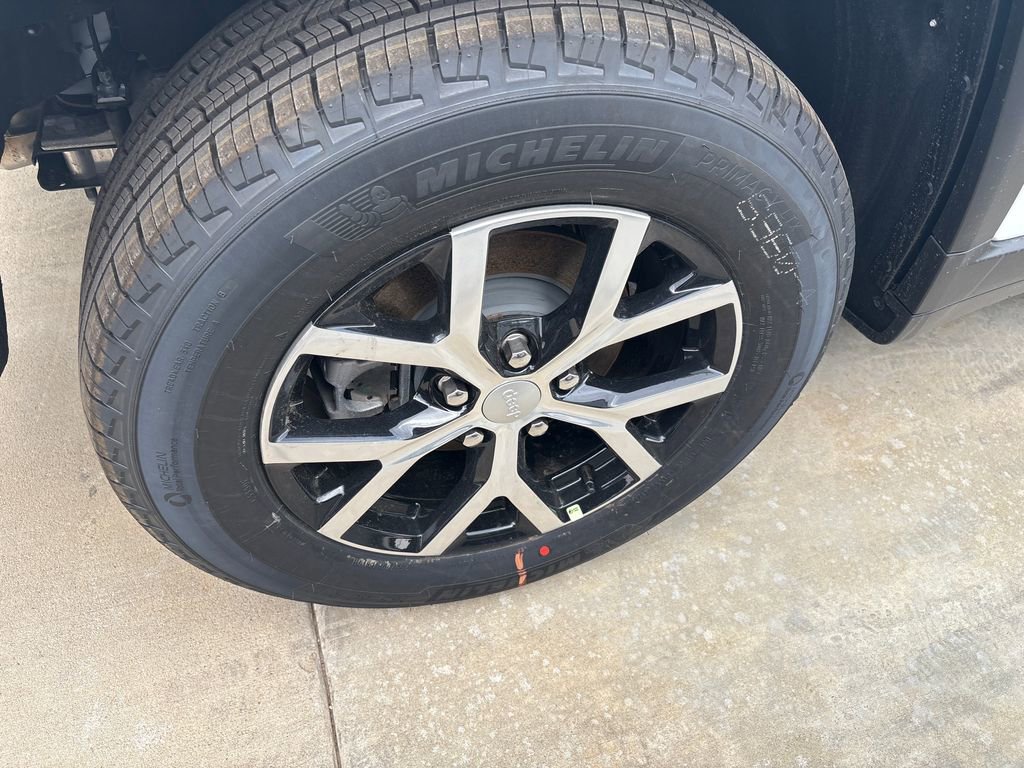 New 2025 Jeep Grand Cherokee Limited image 4