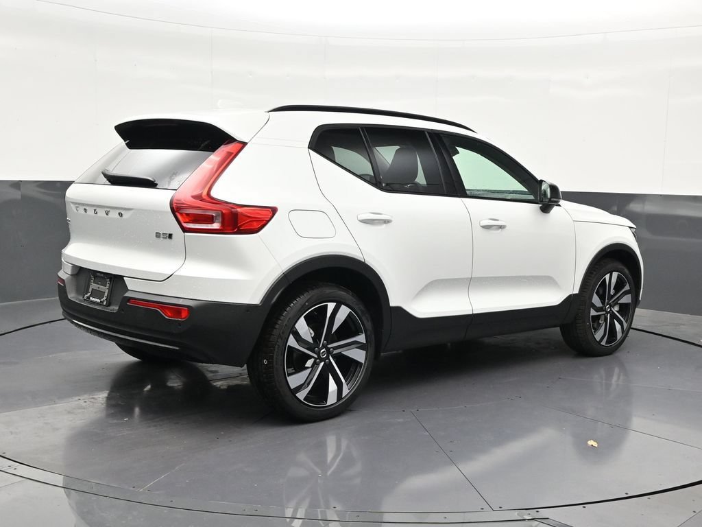 New 2026 Volvo XC40 B5 Plus w/ Climate Package AWD/4WD image 5