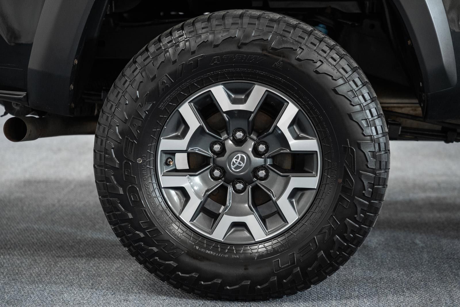 Used 2017 Toyota Tacoma TRD Off-Road w/ Tow Package (A/T) image 25