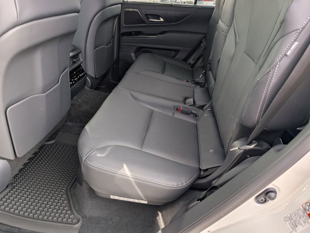 New 2025 Lexus LX 700h Luxury image 7