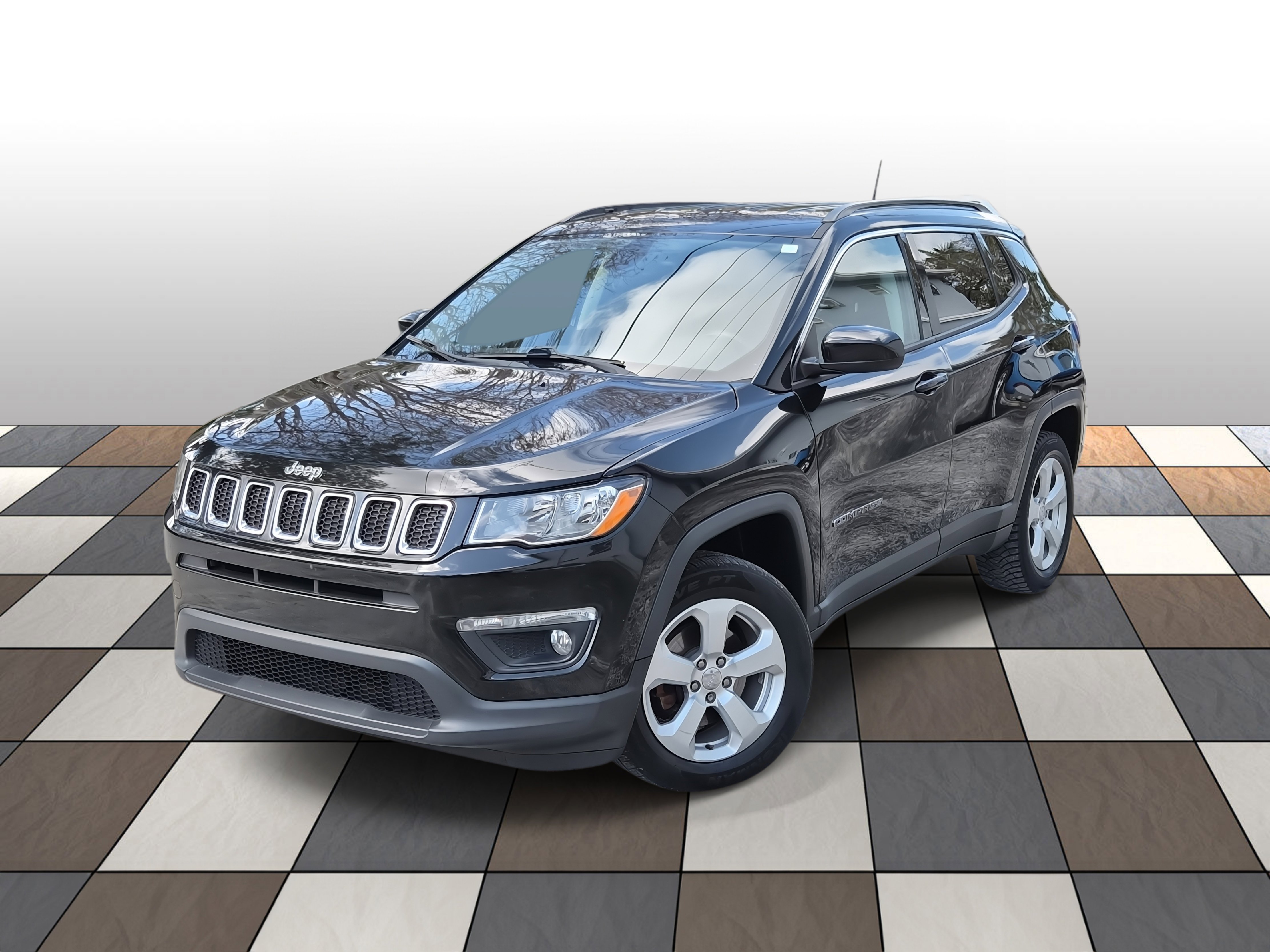 Used 2018 Jeep Compass Latitude w/ Cold Weather Group image 1