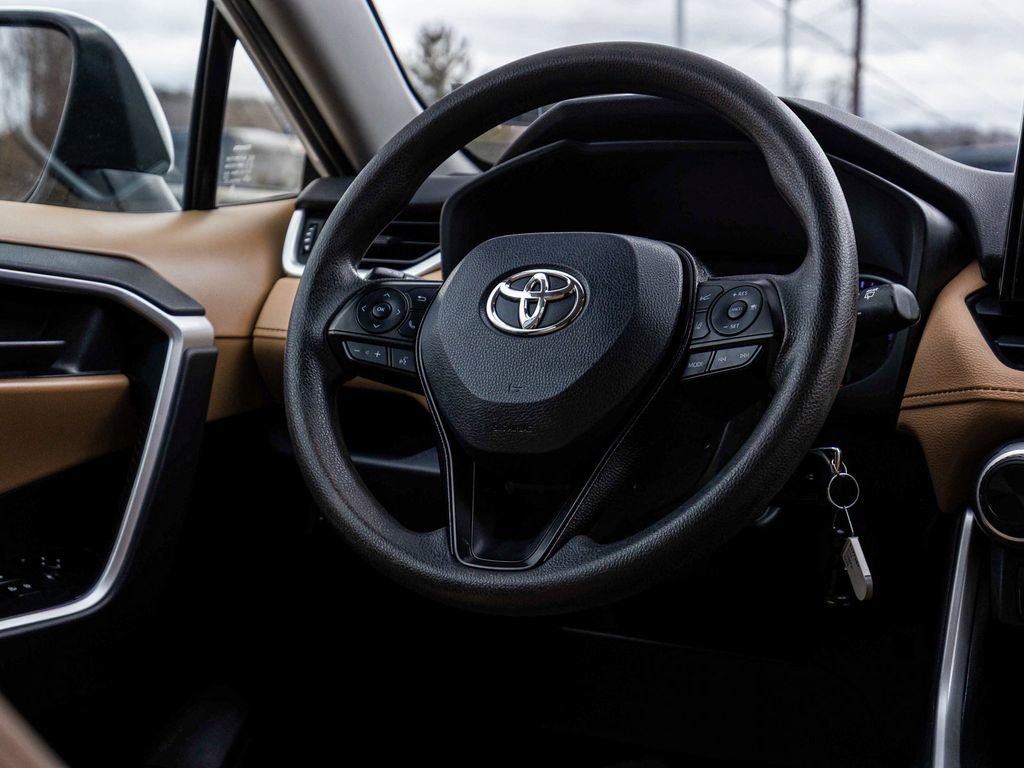 Used 2019 Toyota RAV4 LE w/ All Weather Liner Package AWD/4WD image 23