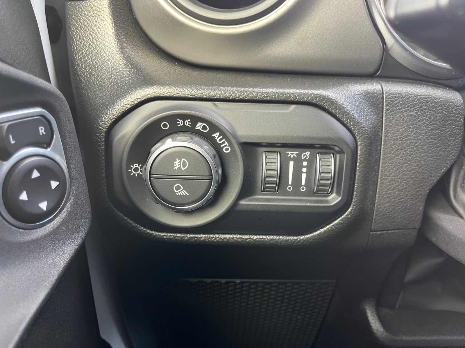 Used 2022 Jeep Gladiator Sport AWD/4WD image 21