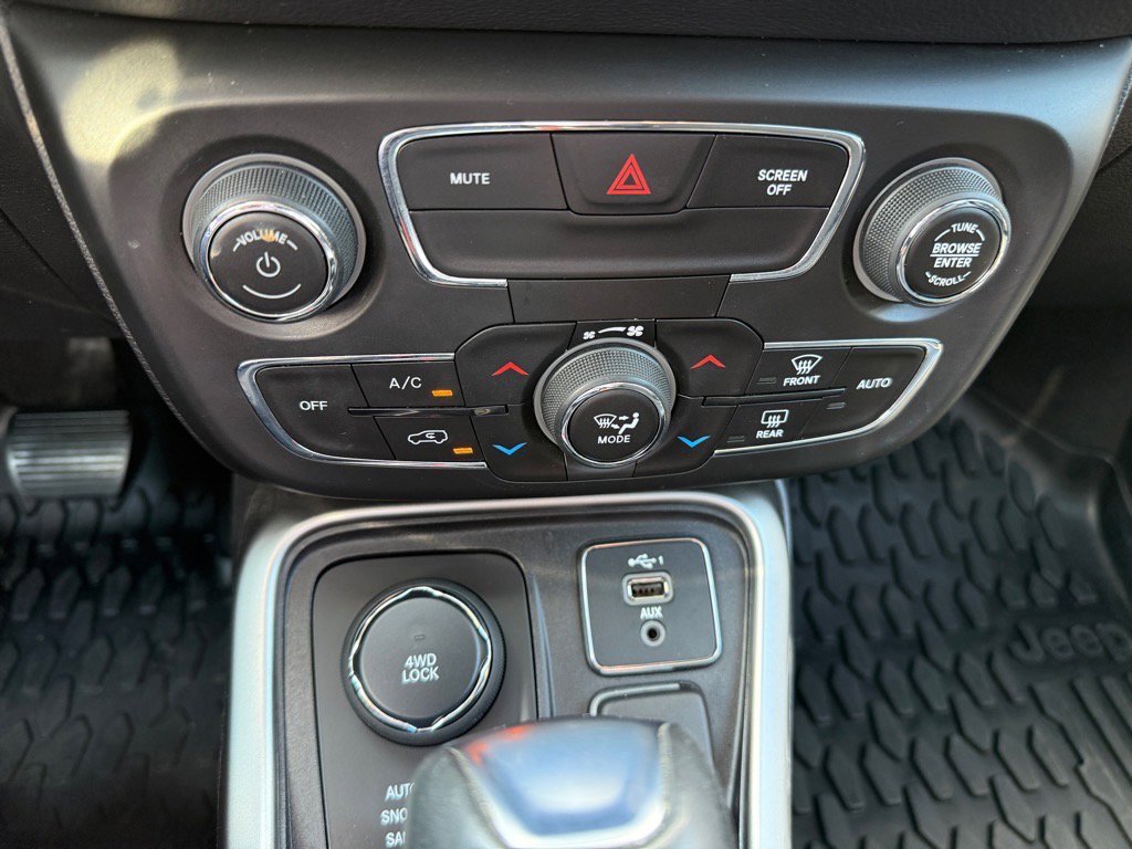 Certified 2021 Jeep Compass Latitude image 17