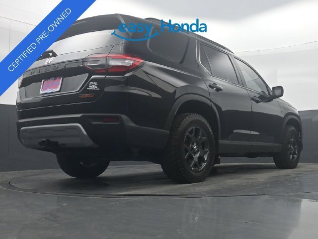 Used 2025 Honda Pilot TrailSport image 38