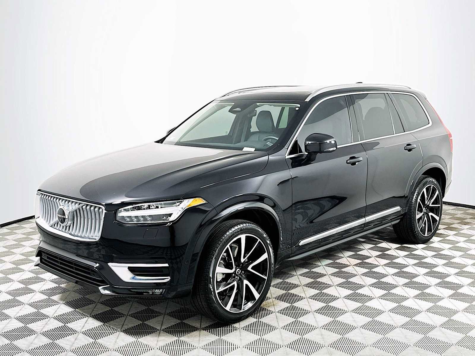 Used 2025 Volvo XC90 B5 Plus w/ Protection Package Premier image 3