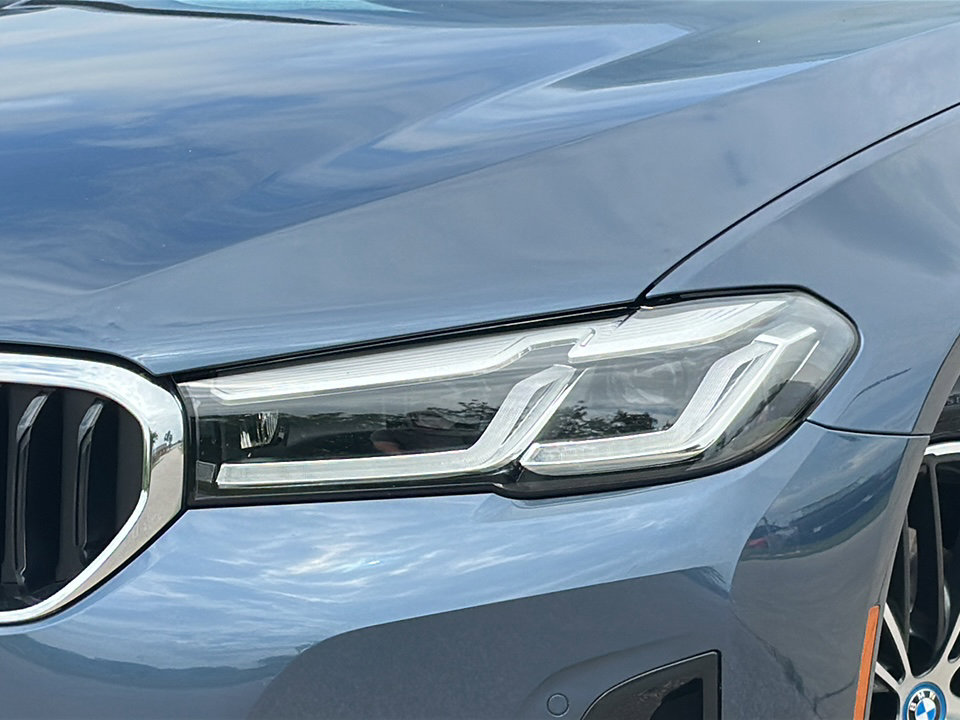 Certified 2023 BMW 530e xDrive w/ Premium Package image 4