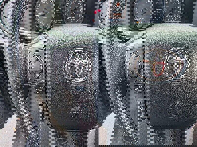 Used 2017 Toyota Tacoma TRD Off-Road w/ Premium & Technology Package image 33