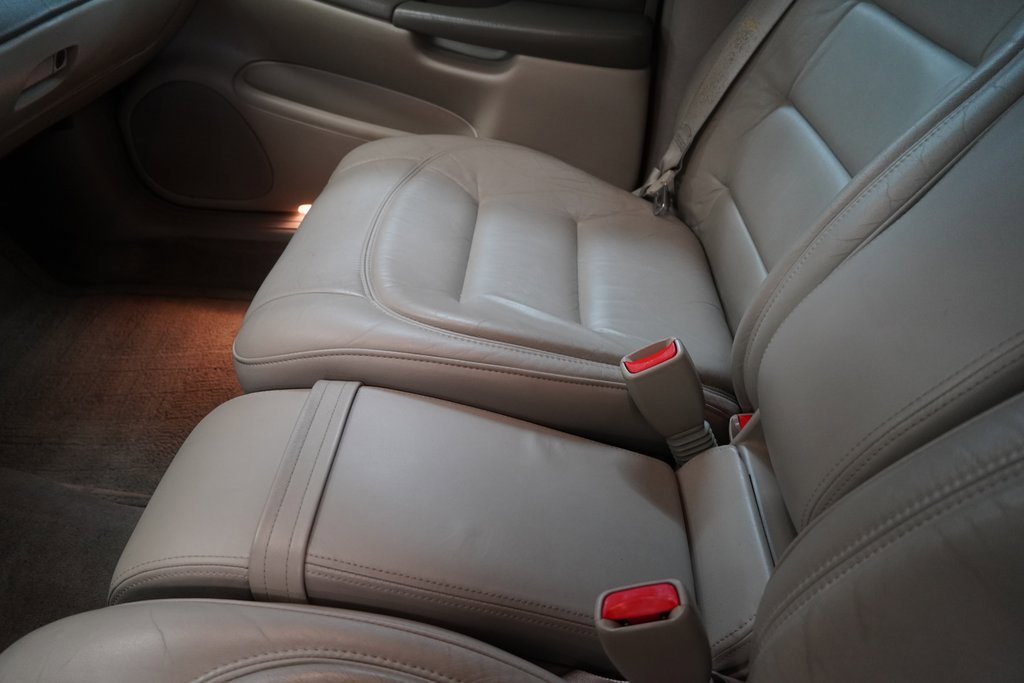 Used 2000 Cadillac De Ville w/ Comfort/Convenience Pkg image 10