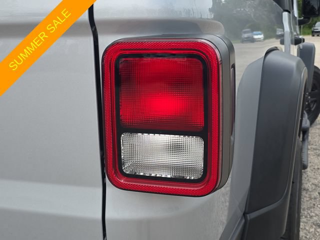 Used 2023 Jeep Gladiator Sport AWD/4WD image 7