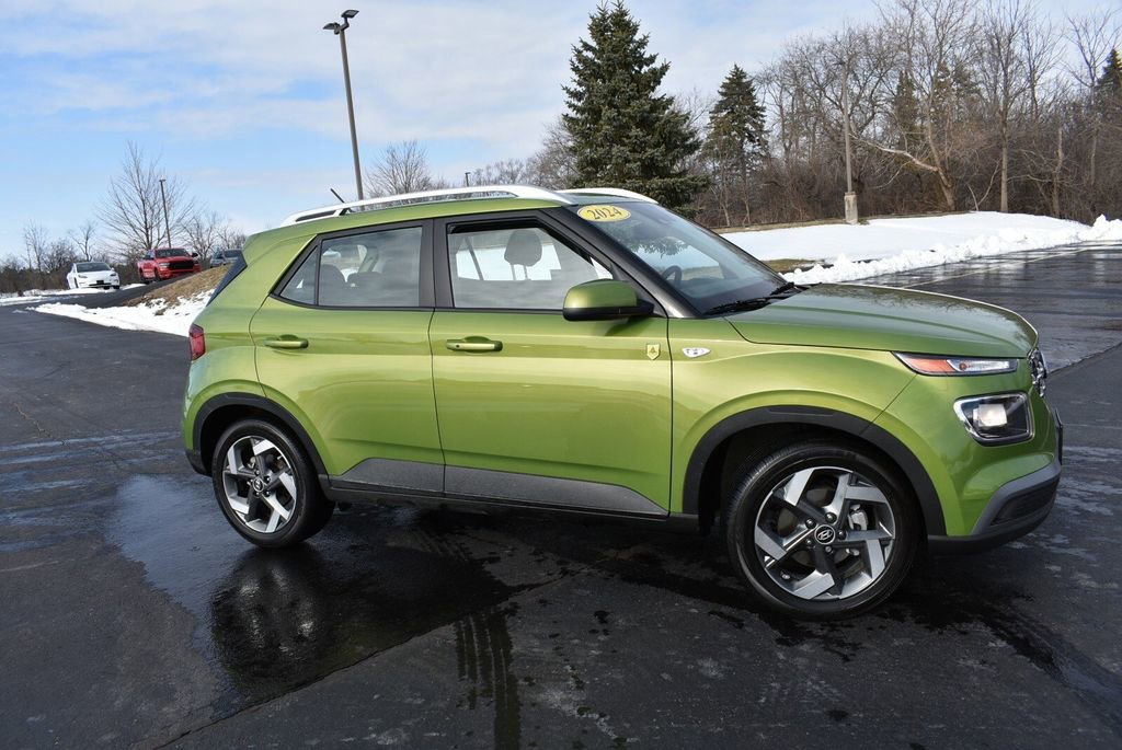 Used 2024 Hyundai Venue SEL image 4
