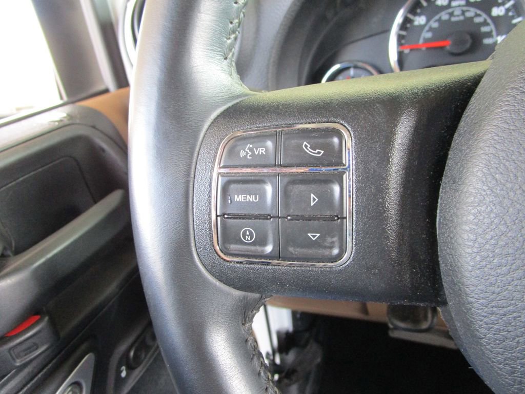 Used 2017 Jeep Wrangler Unlimited Sahara w/ Connectivity Group image 31