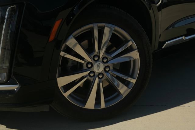 Used 2023 Cadillac XT6 Premium Luxury image 2
