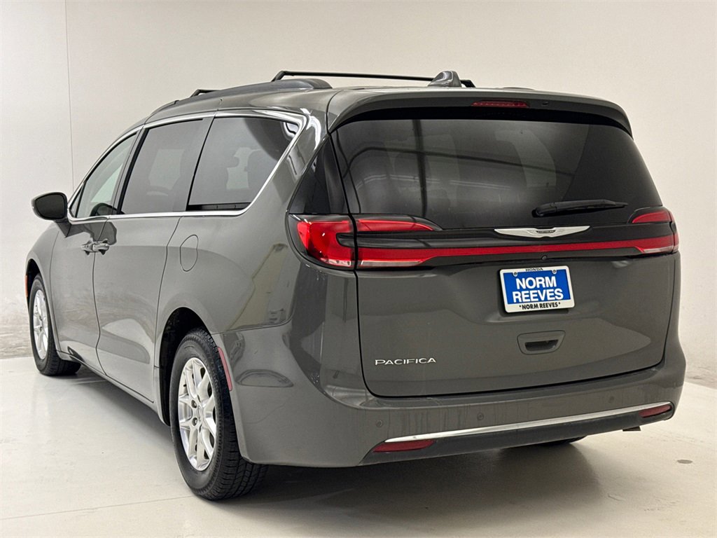 Used 2022 Chrysler Pacifica Touring-L image 8