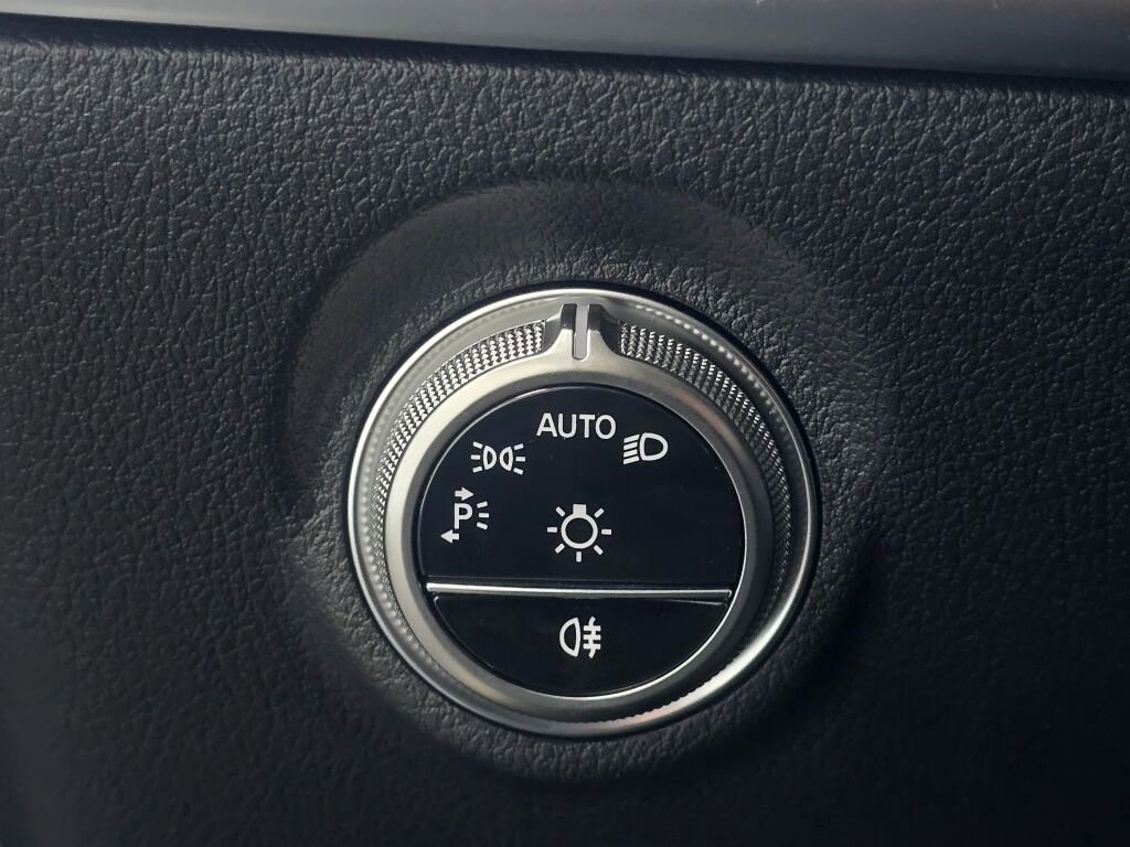 New 2025 Mercedes-Benz C 300 4MATIC Sedan image 23