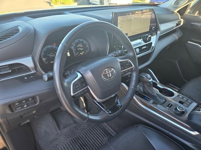 Used 2023 Toyota Highlander Platinum image 12