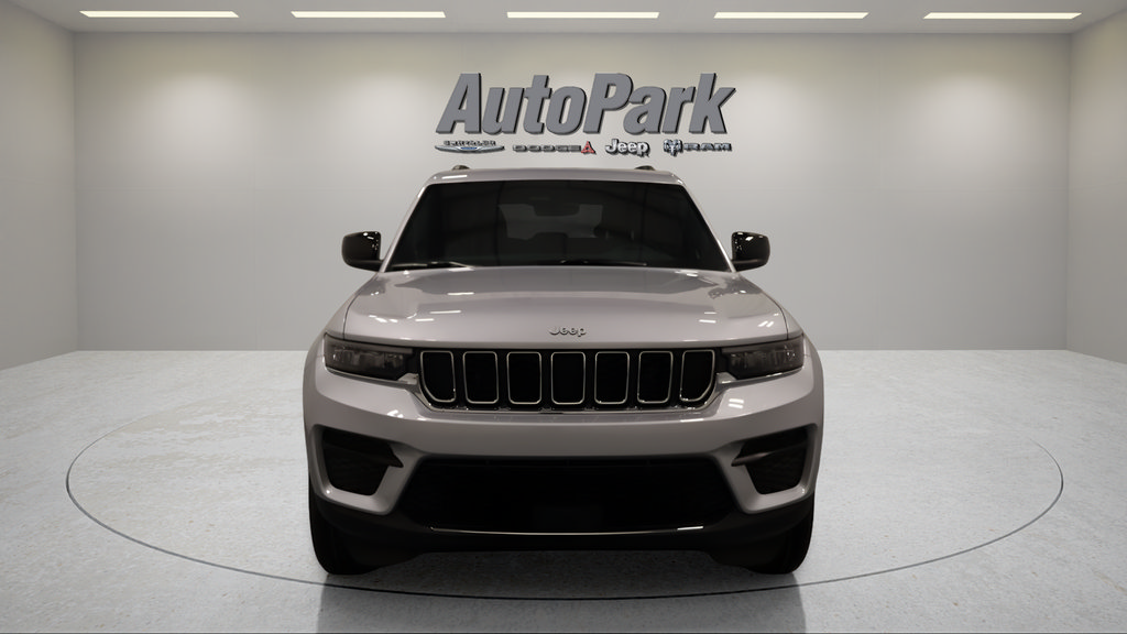 New 2026 Jeep Grand Cherokee Laredo w/ Trailer Tow Package AWD/4WD image 4
