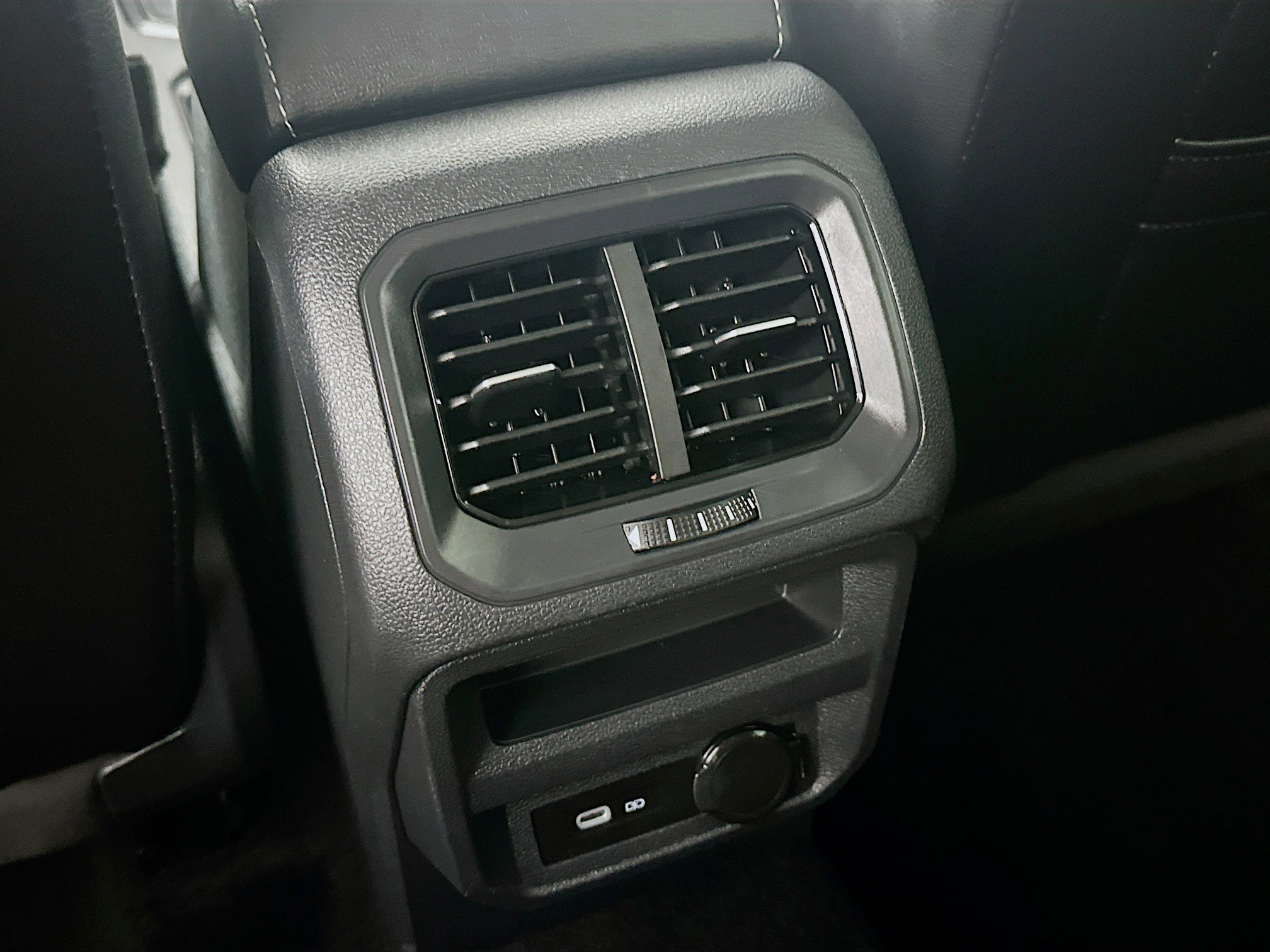 Used 2024 Volkswagen Tiguan SE image 26