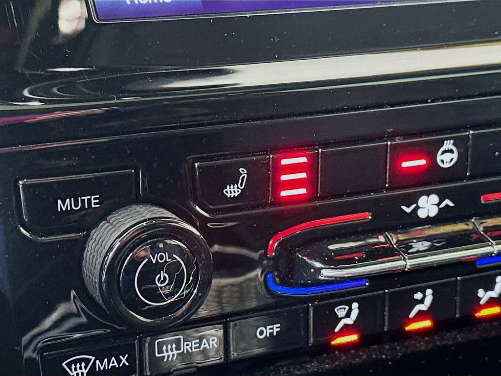 Used 2023 Jeep Grand Cherokee Laredo w/ Luxury Tech Group I image 31