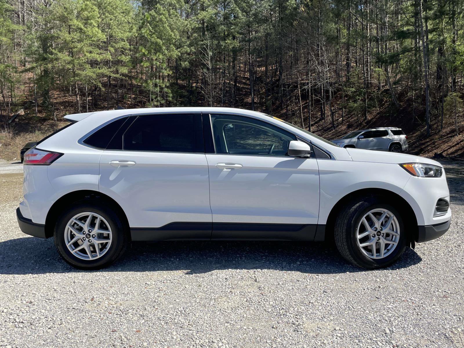 Used 2023 Ford Edge SEL w/ Cargo Accessory Package image 18