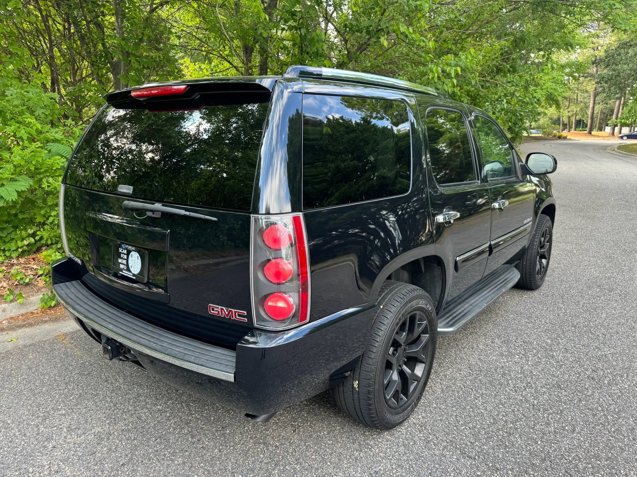 Used 2008 GMC Yukon Denali AWD/4WD image 3