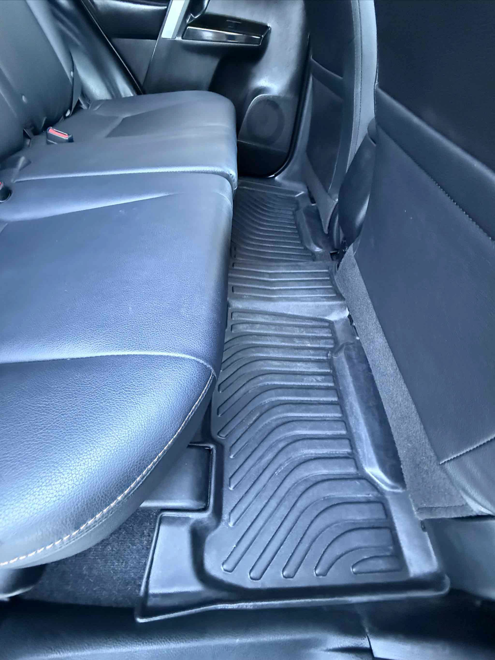 Used 2018 Toyota RAV4 SE w/ All Weather Liner Package FWD image 70