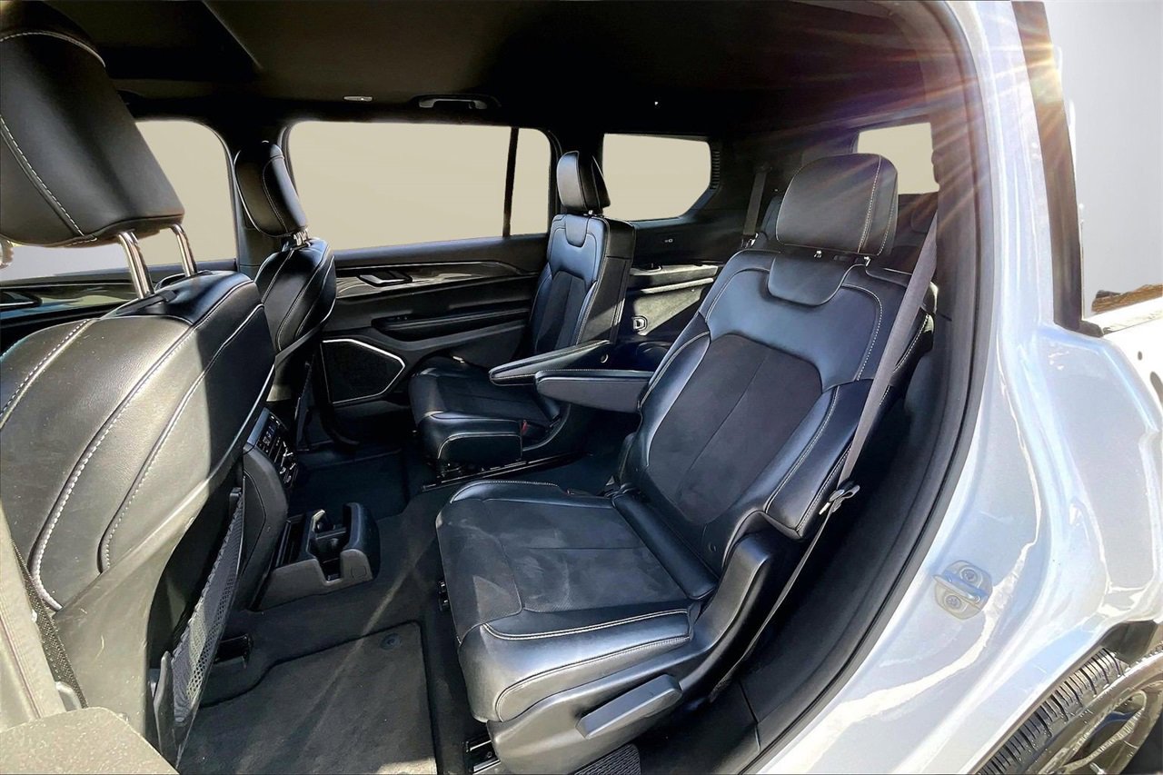 Certified 2022 Jeep Grand Cherokee L Laredo image 21