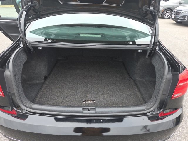 Used 2016 Volkswagen Passat 1.8T R-Line w/ R-Line Lighting Package image 23