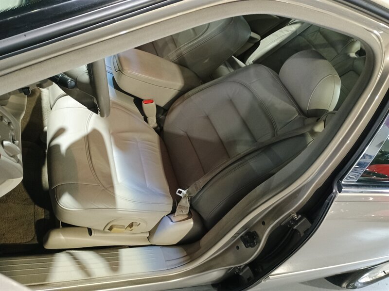 Used 2001 Cadillac De Ville FWD image 29