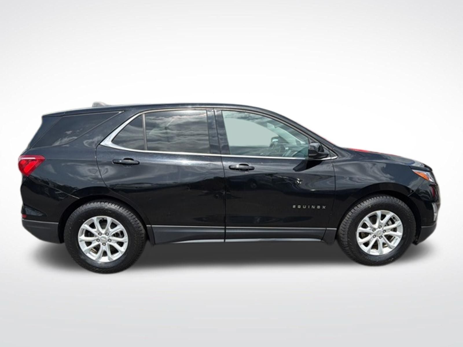 Used 2018 Chevrolet Equinox LT FWD image 2
