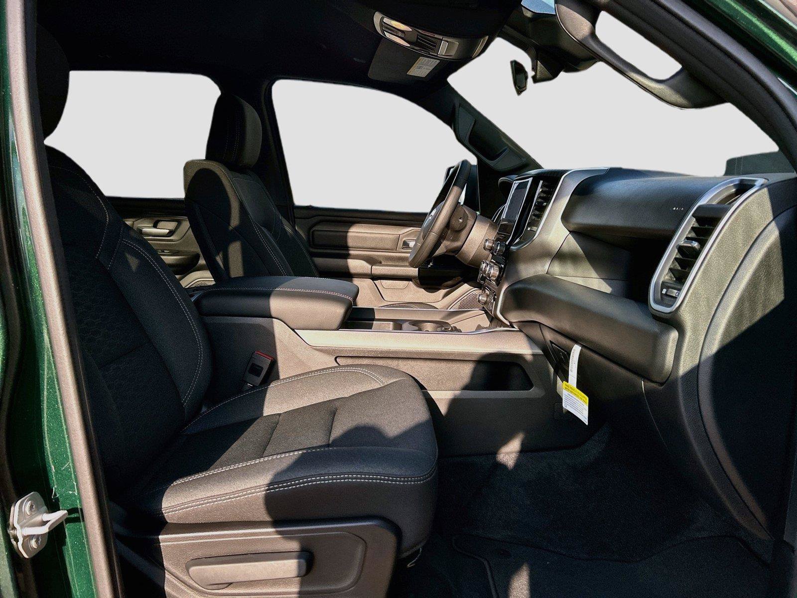 New 2026 RAM 1500 Express AWD/4WD image 15