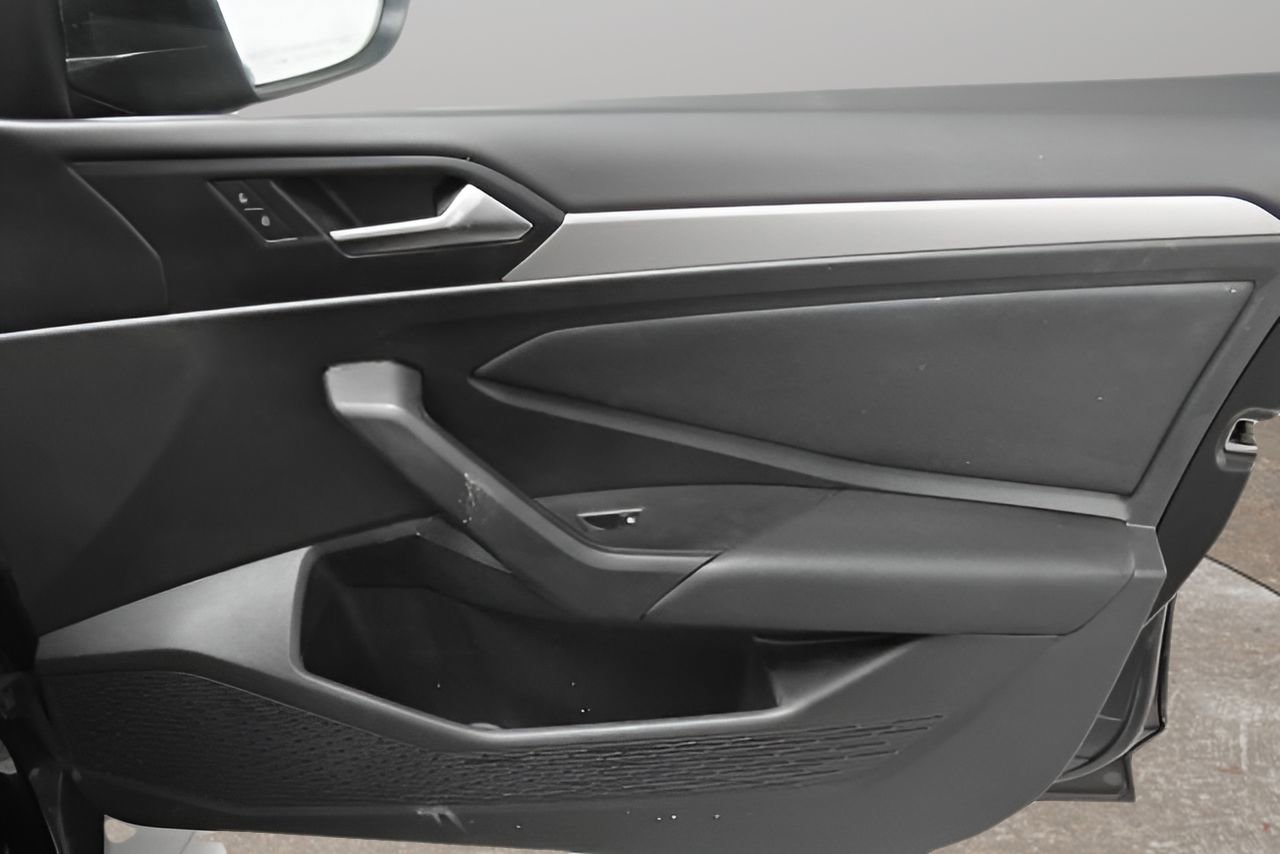 Used 2019 Volkswagen Jetta SE w/ Cold Weather Package image 14