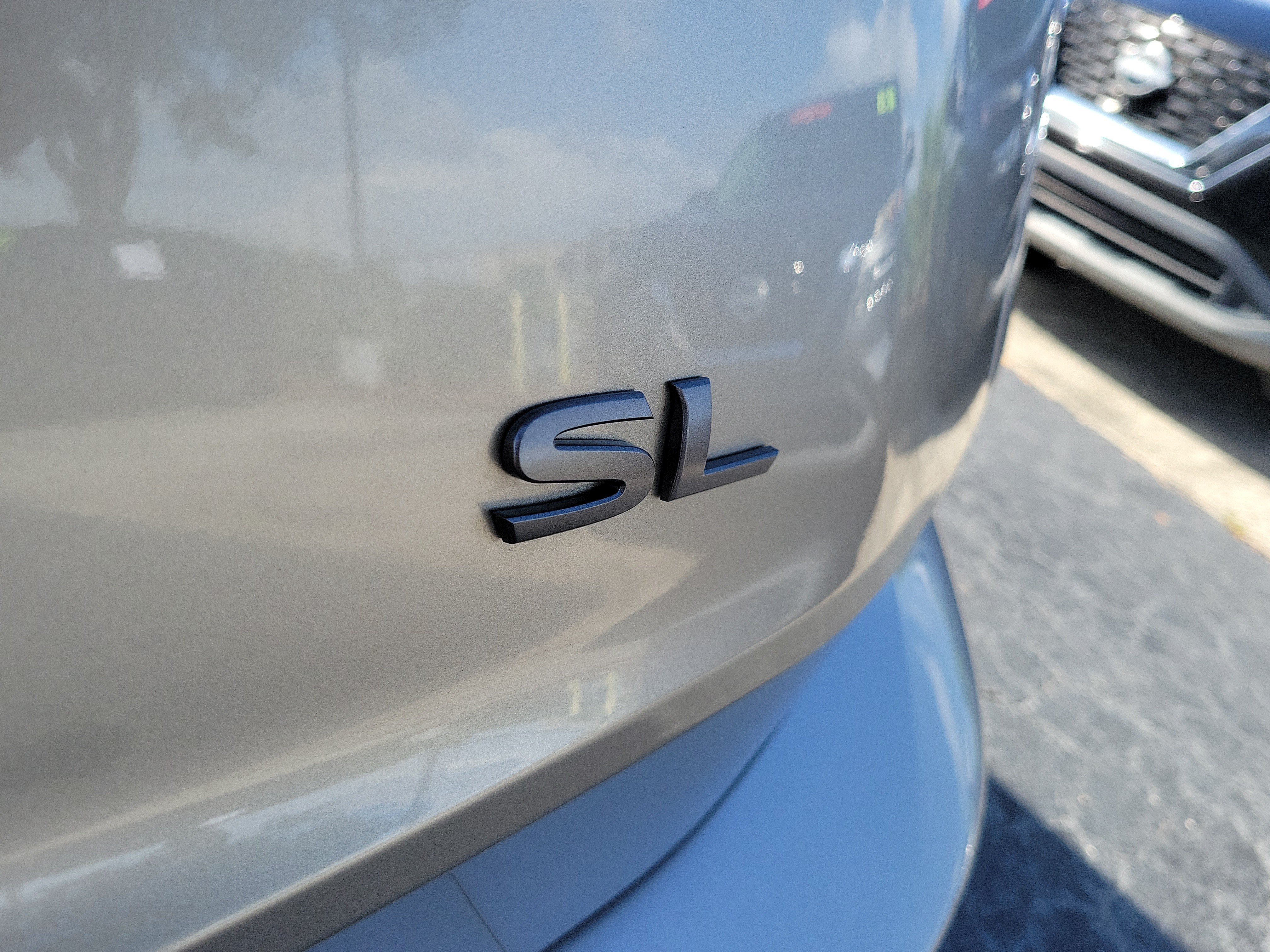 Certified 2025 Nissan Rogue SL FWD image 8