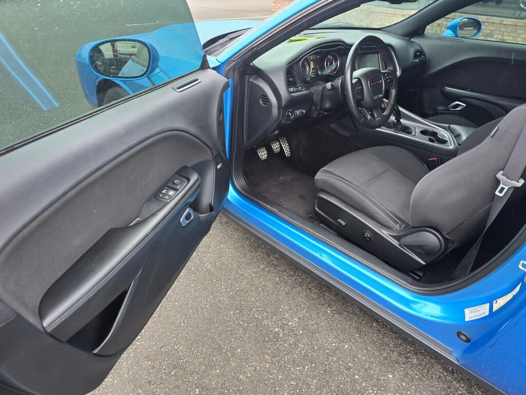 Used 2016 Dodge Challenger R/T Scat Pack w/ Technology Group RWD image 11