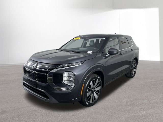 Used 2025 Mitsubishi Outlander SE image 43