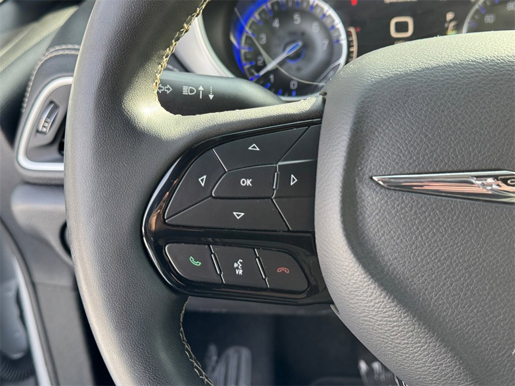 Certified 2022 Chrysler Pacifica Touring-L w/ S Appearance Package image 15