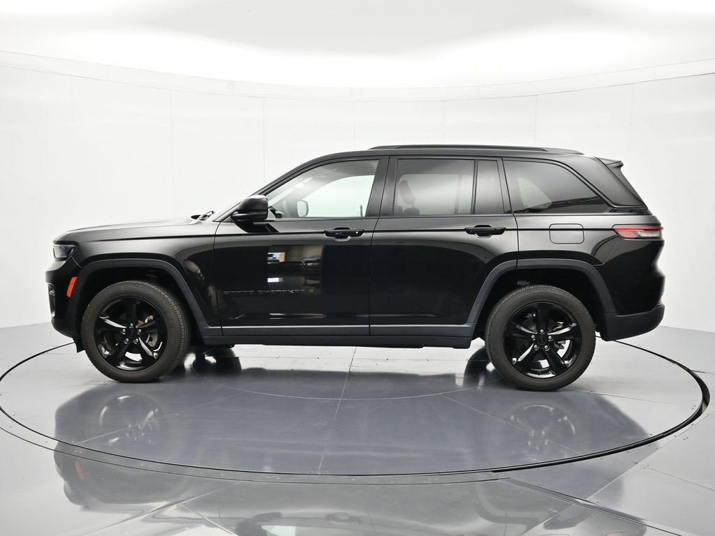 Used 2022 Jeep Grand Cherokee Altitude AWD/4WD image 8