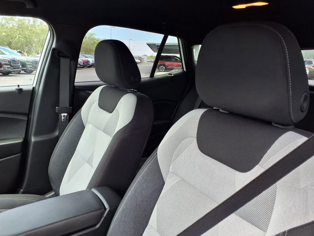Used 2024 Chevrolet Trax RS FWD image 25