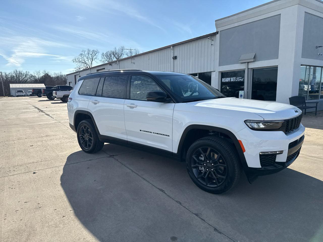 New 2025 Jeep Grand Cherokee L Limited AWD/4WD image 3