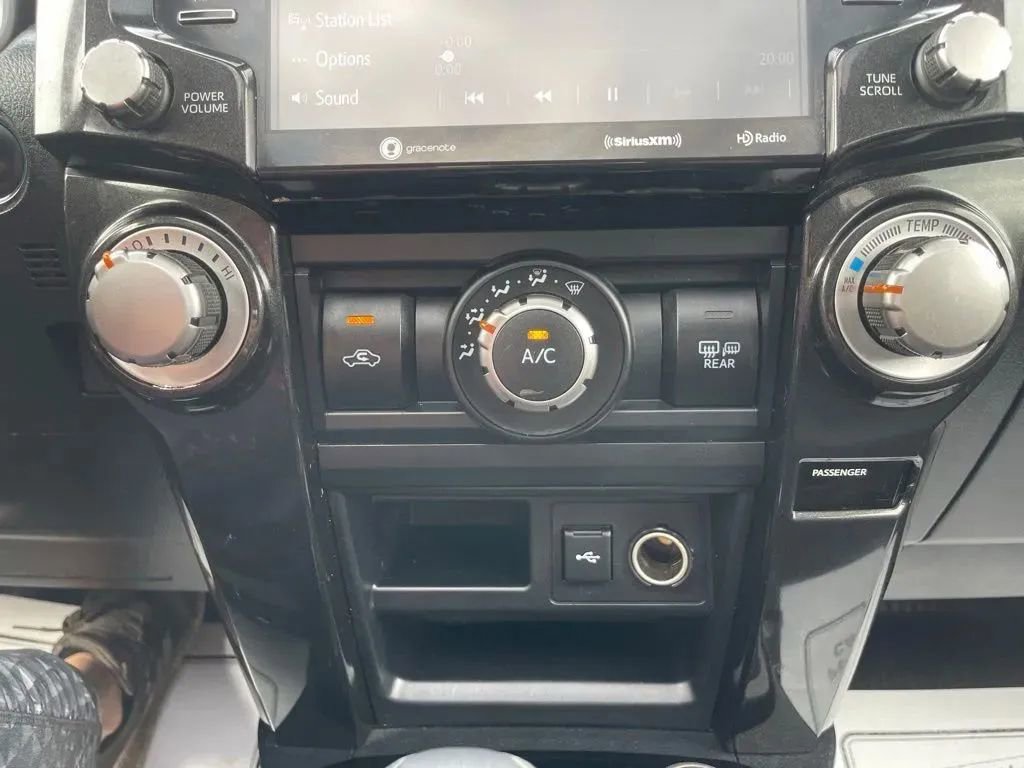 Used 2021 Toyota 4Runner Venture w/ Moonroof Package AWD/4WD image 24