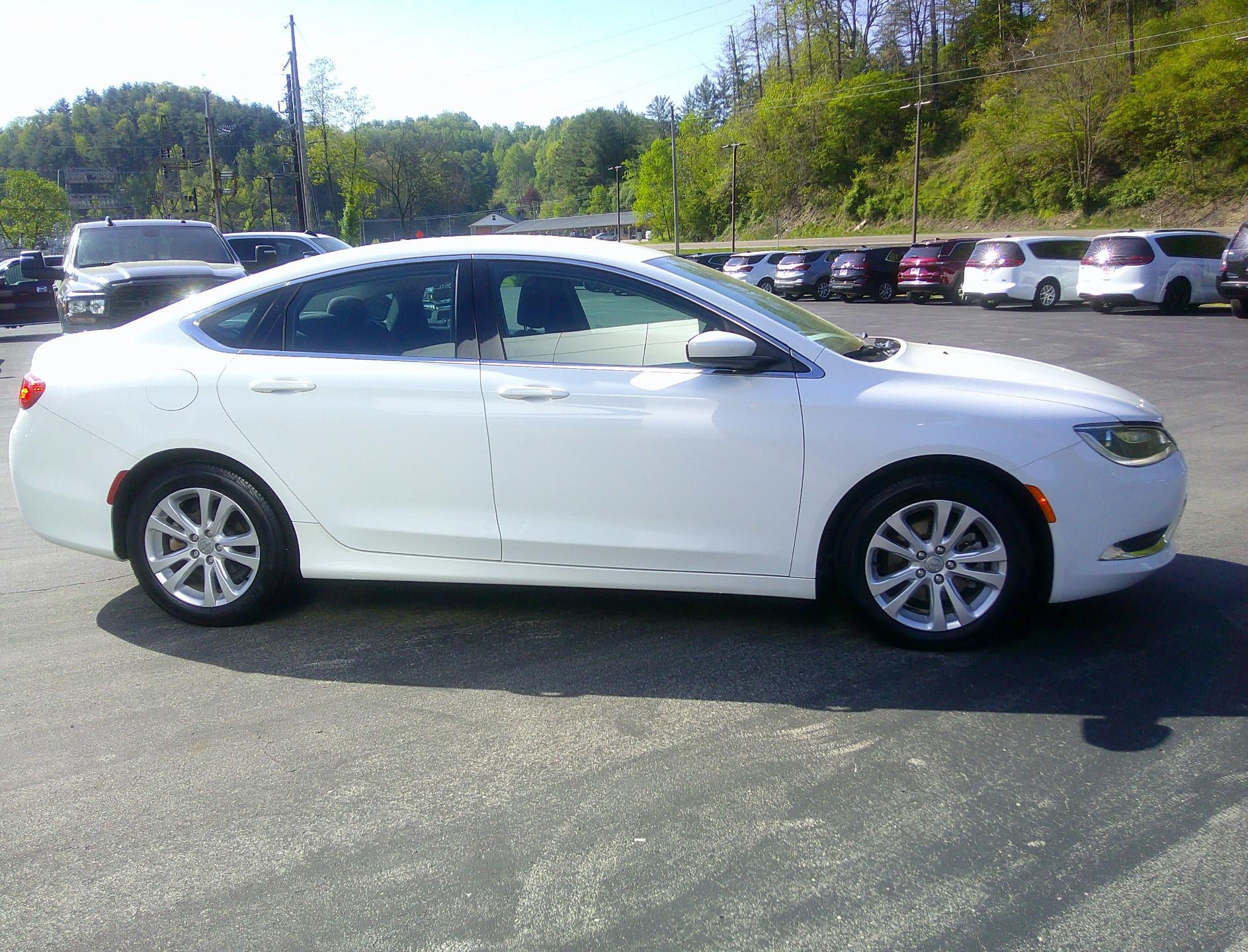 Used 2015 Chrysler 200 Limited FWD image 5