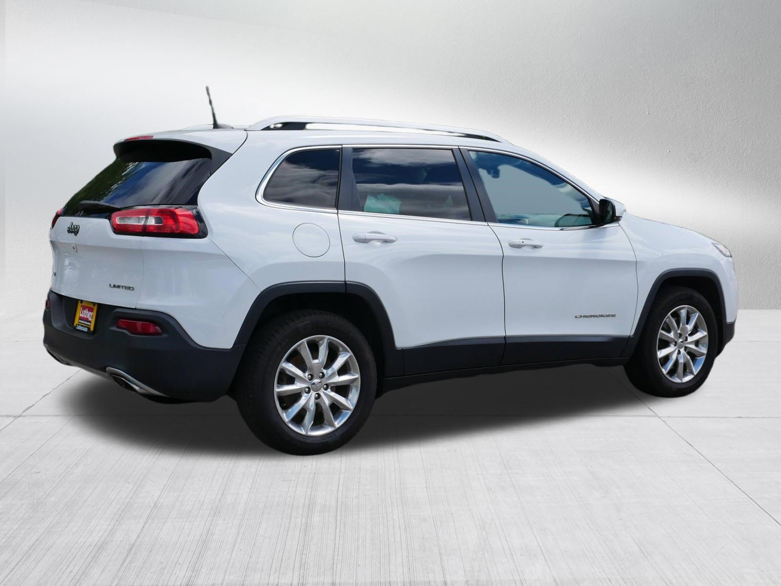 Used 2016 Jeep Cherokee Limited AWD/4WD image 7